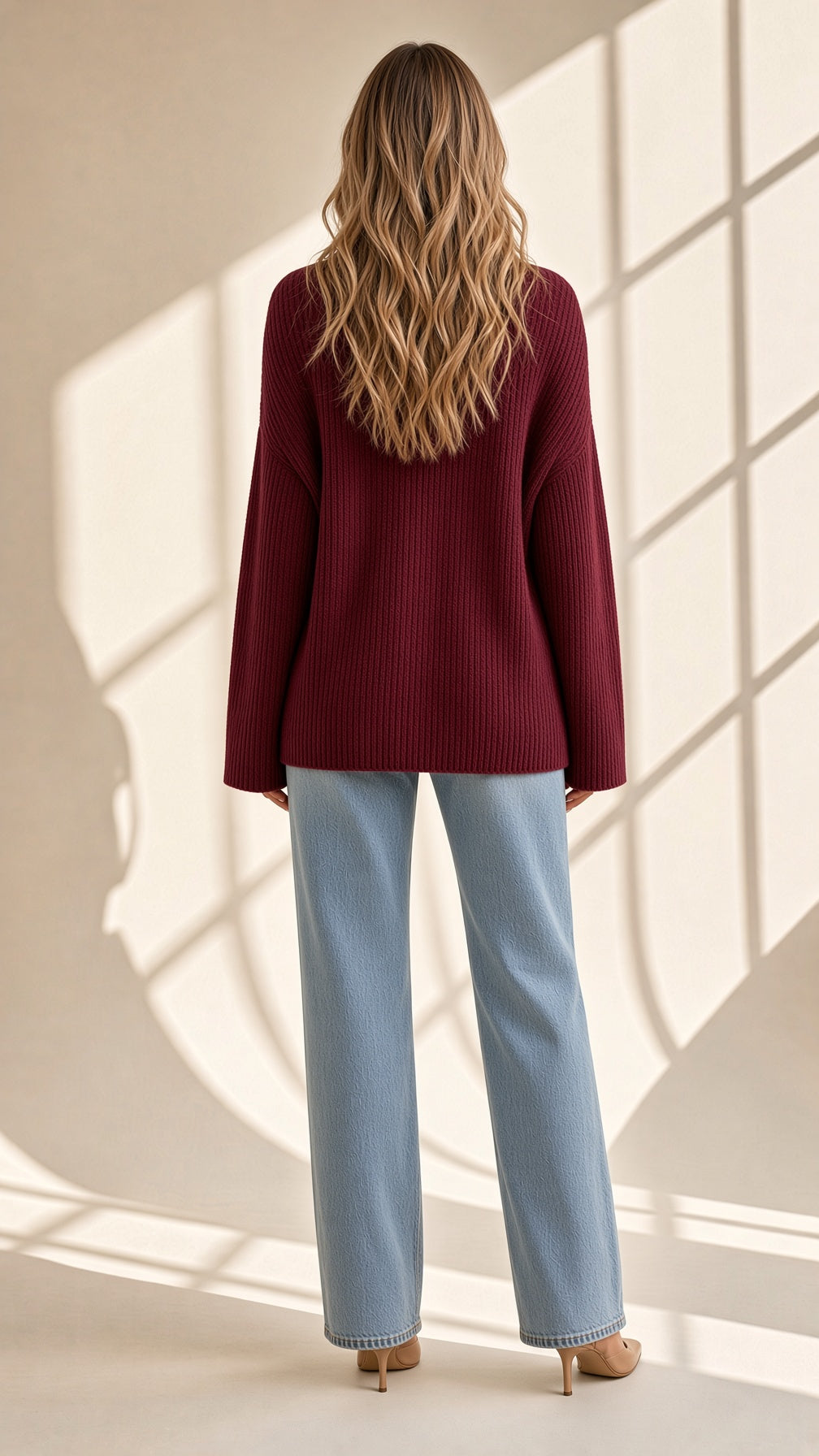 Suéter Margaux canelé con cuello bardot en burdeos, vista de espalda – Vora Maison