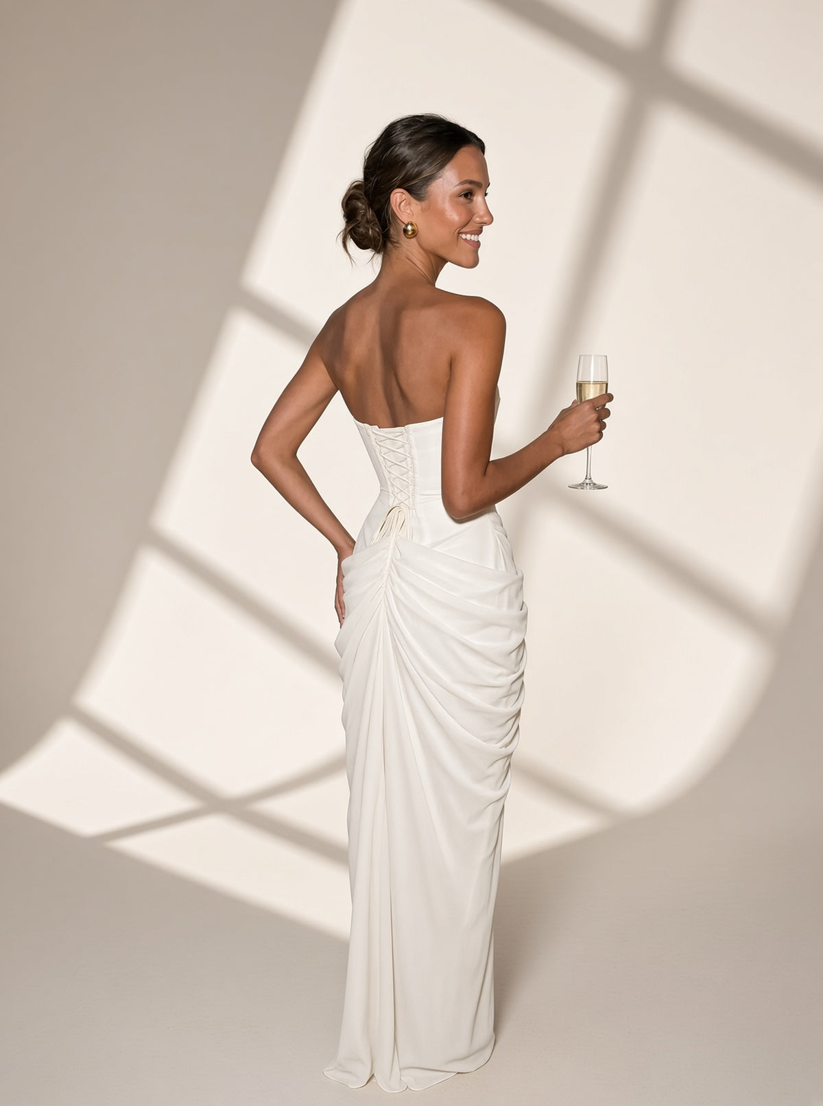 Vestido Sira palabra de honor en blanco, vista de espalda – Vora Maison
