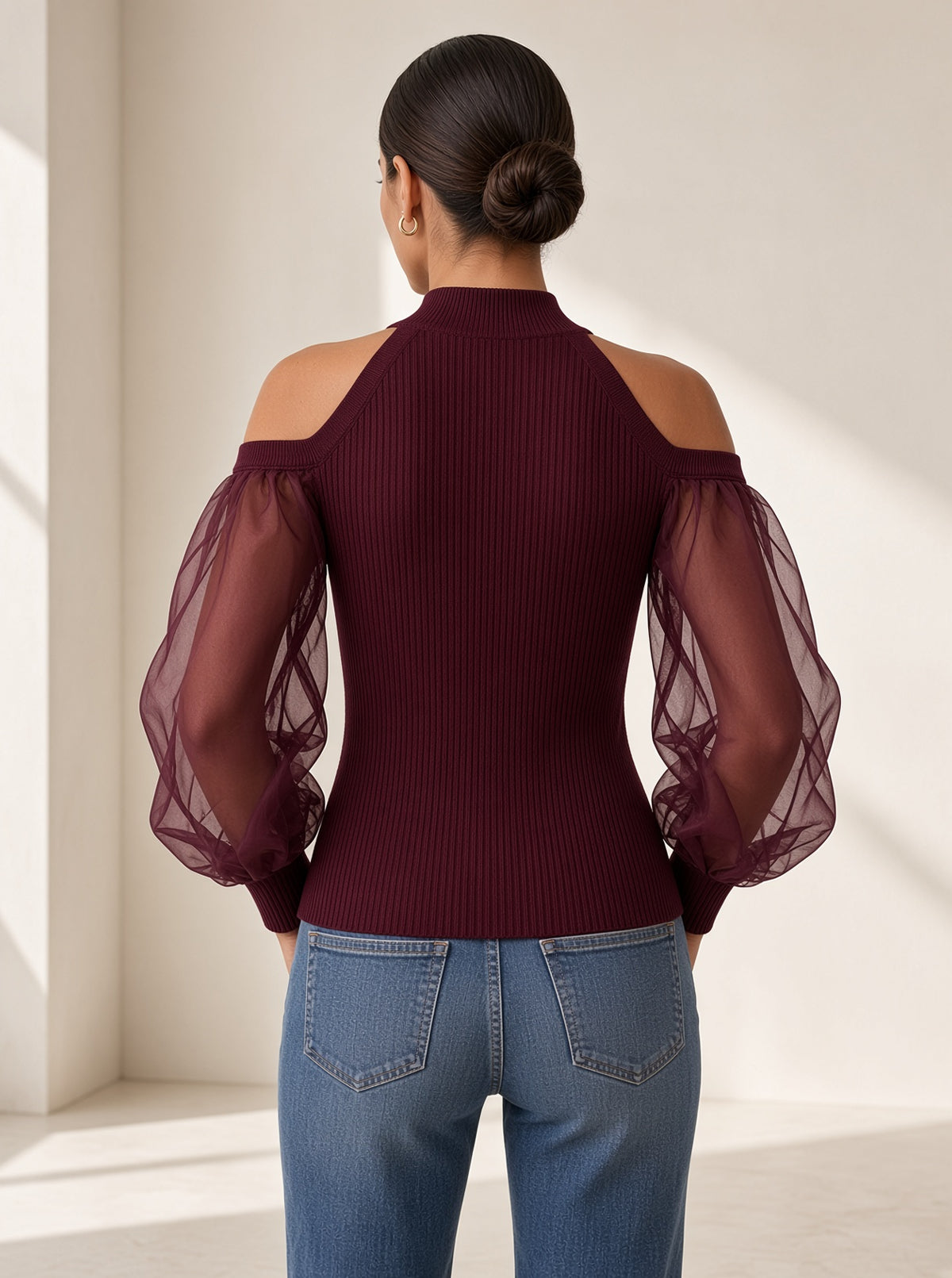 Top Sylvie canelé con mangas de organza en burdeos, vista de espalda – Vora Maison